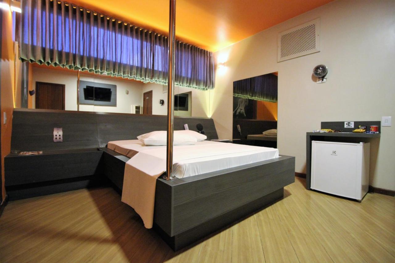 Status Motel para Casais *